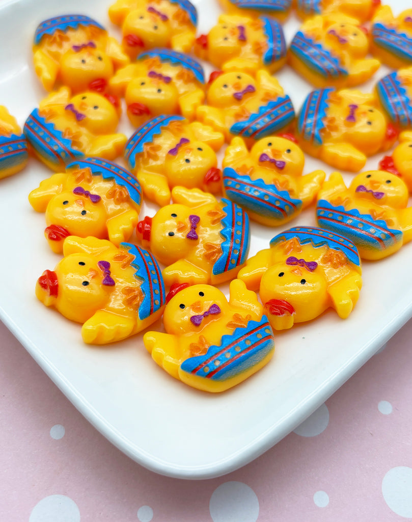 a white plate topped with lots of yellow rubber ducks
