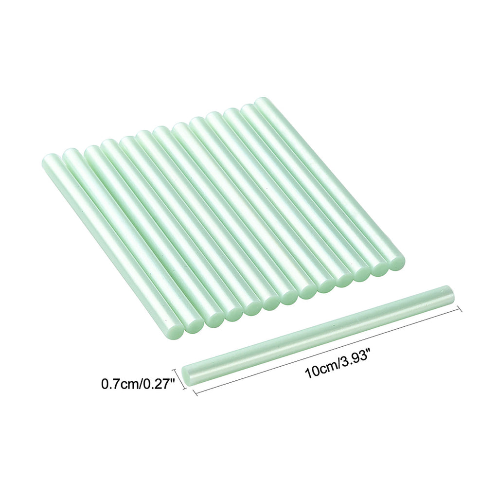 a close up of a bunch of green straws