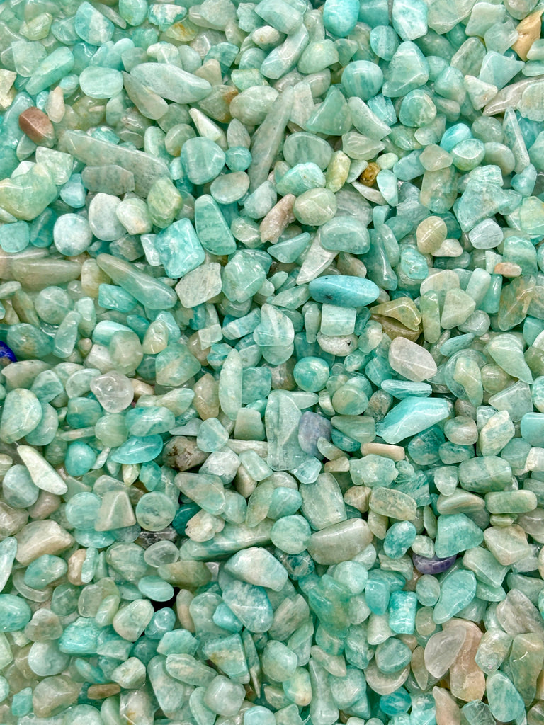 a large pile of green and white rocks