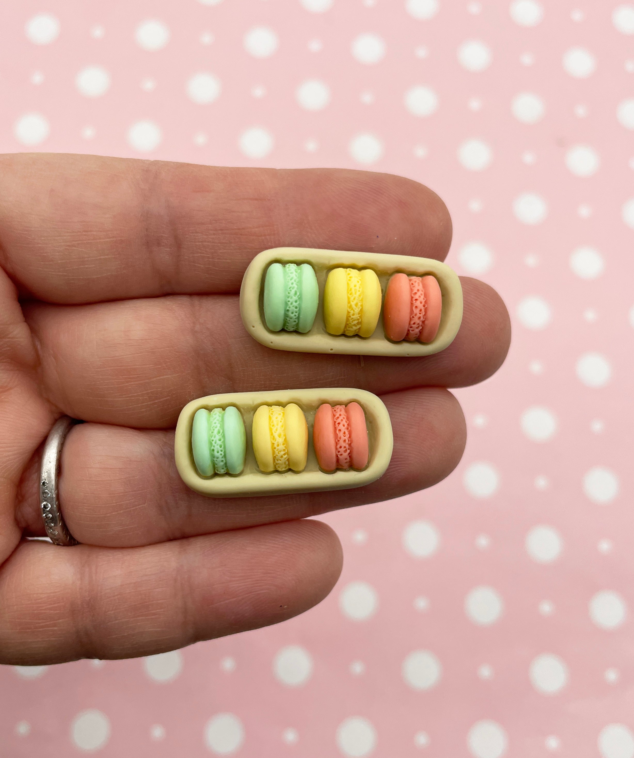 5 Cute Macaron Cookie Cabochons, Decoden Macaroon Cabs, 1019b