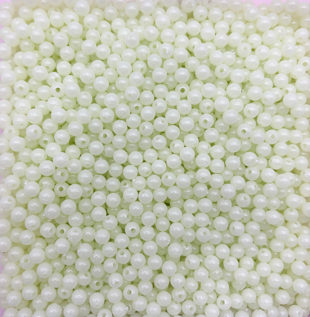 a close up of a bunch of white beads